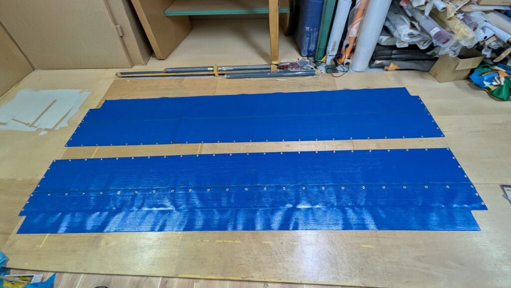 大型ダンプシート　クラエースを使用。